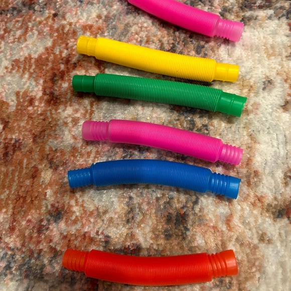 Fidgets 30 of assorted never played with - Picture 4 of 11